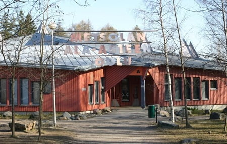 Tämän kuvan alt-attribuutti on tyhjä; Tiedoston nimi on 1994-Metsolan-ala-asteen-koulu.jpg