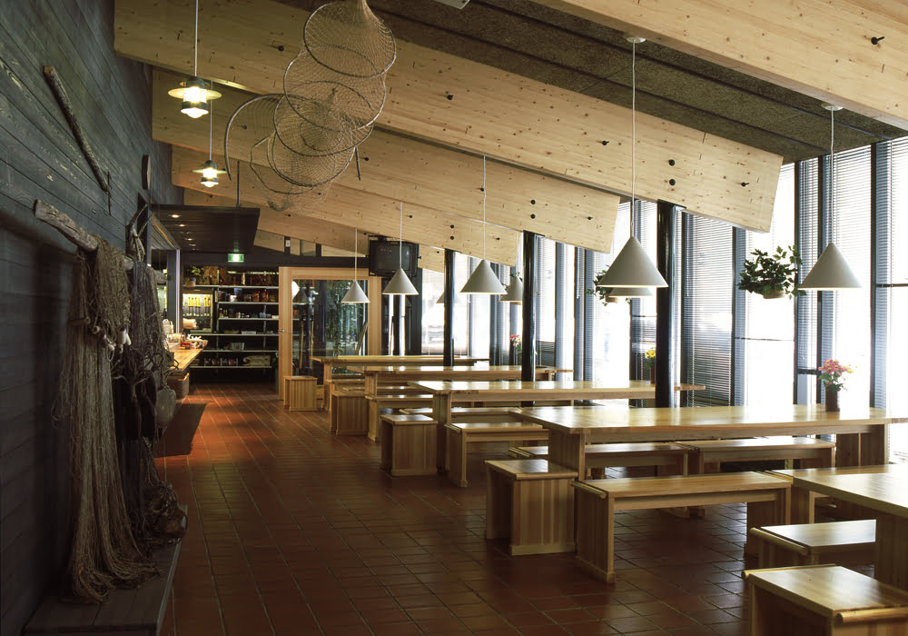 Tämän kuvan alt-attribuutti on tyhjä; Tiedoston nimi on 1996-Kylmäluoman-Leirintäalueen-vastaanottorakennus.jpg