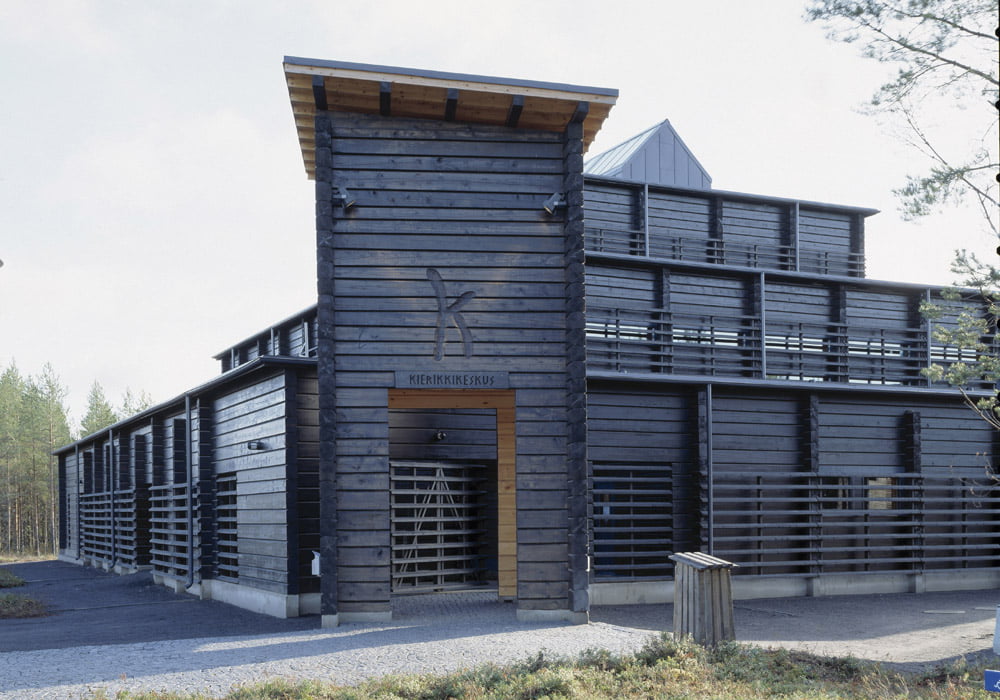 Tämän kuvan alt-attribuutti on tyhjä; Tiedoston nimi on 2002-Kierikkikeskus.jpg