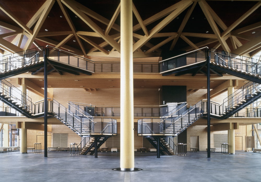 Tämän kuvan alt-attribuutti on tyhjä; Tiedoston nimi on 2002-Sibeliustalo.jpg